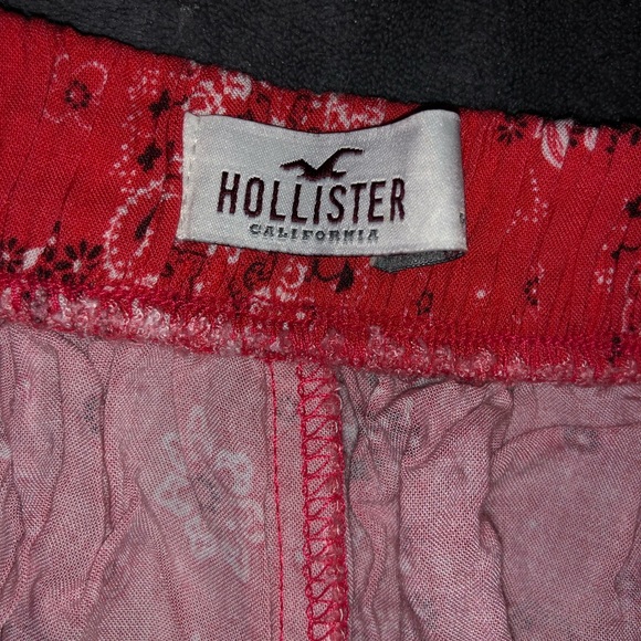 Red Hollister flowy shorts - Picture 2 of 3